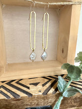 Load image into Gallery viewer, Pia earrings